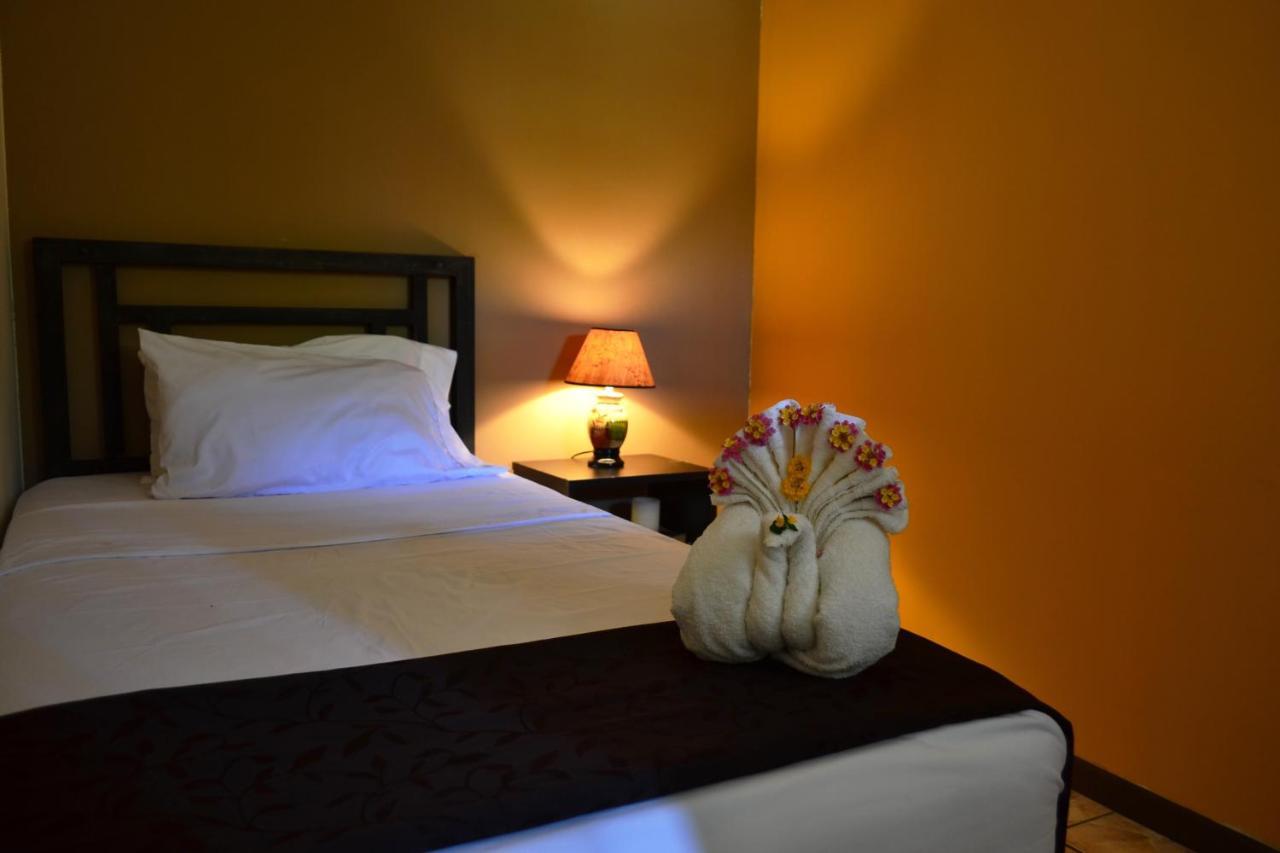 Hotel Casa Aura Cartago Esterno foto